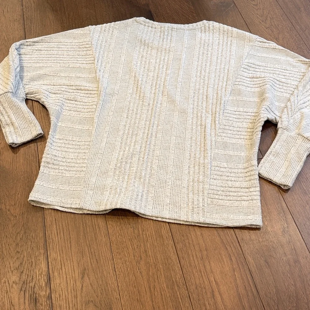 Simply Vera Wang Cozy Cream Knit Sweater Size Medium - C14-007